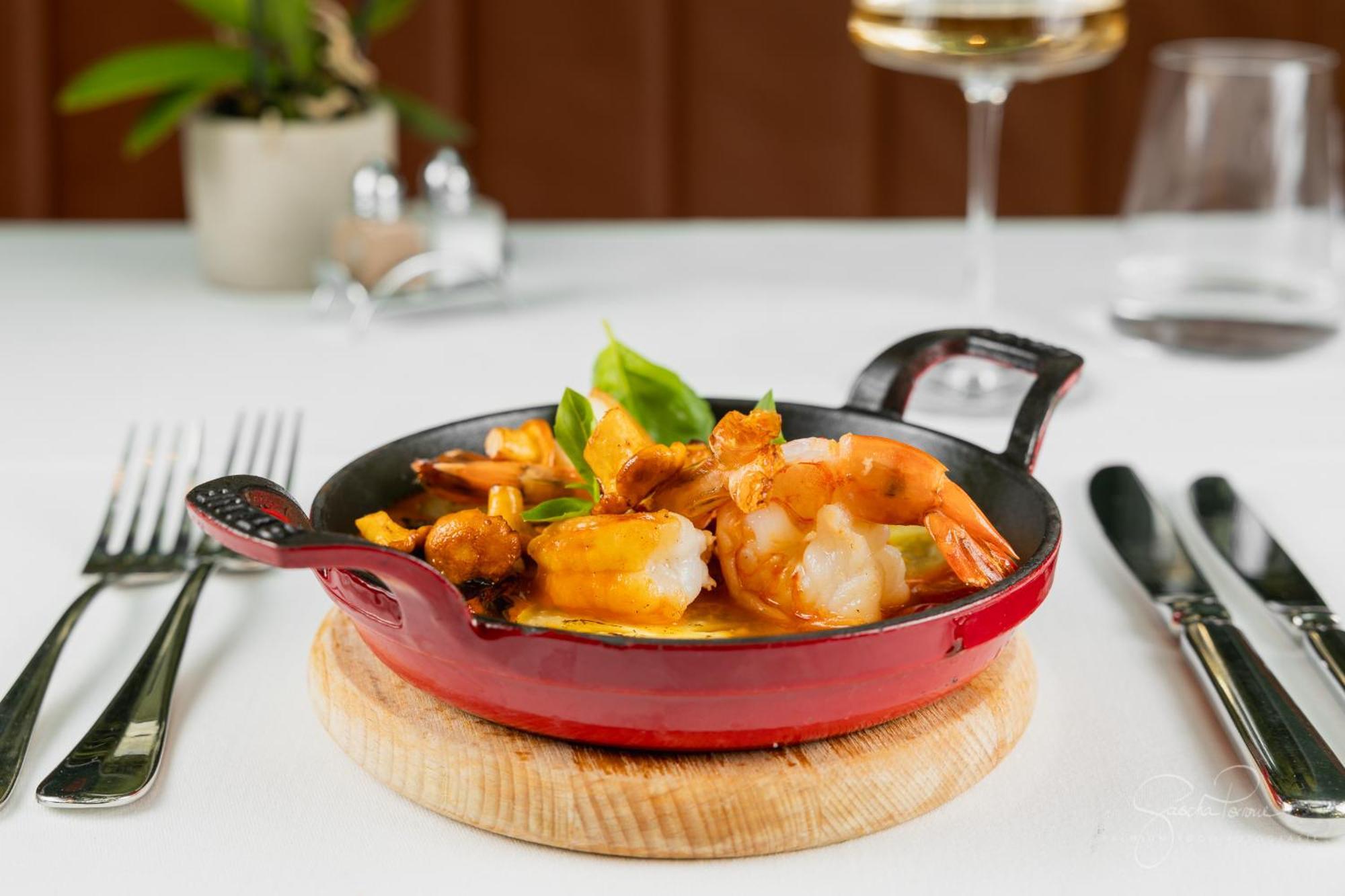 The Wellem, In The Unbound Collection By Hyatt Hotel Düsseldorf Eksteriør billede A seafood paella