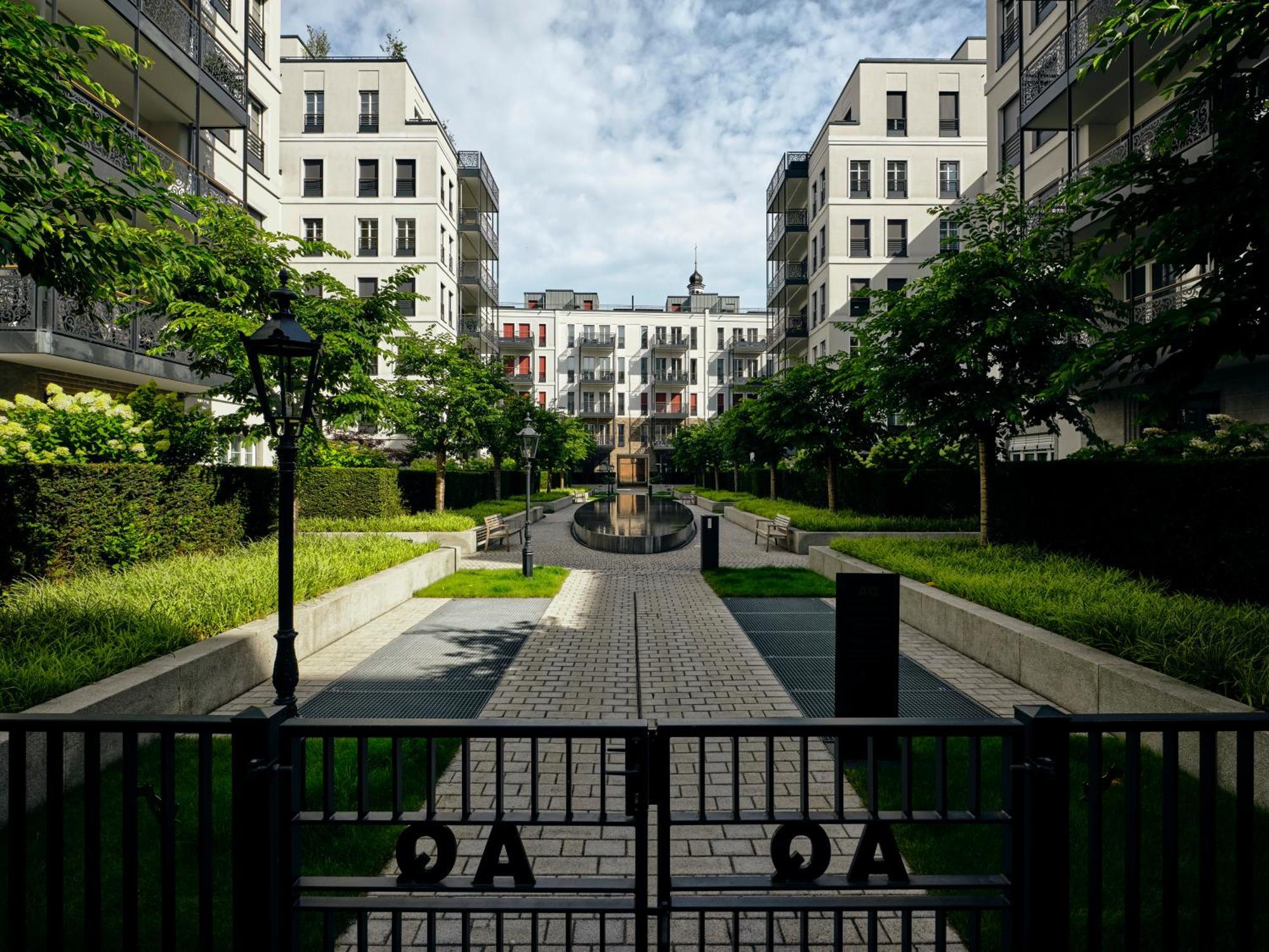 The Wellem, In The Unbound Collection By Hyatt Hotel Düsseldorf Eksteriør billede The courtyard of the American University of Paris